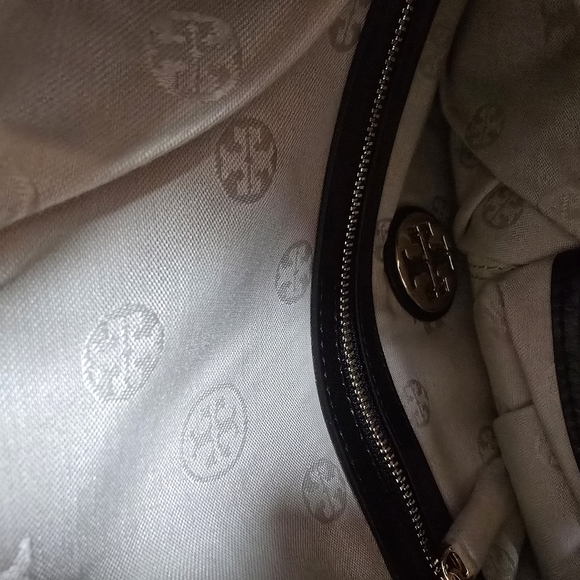 Tory Burch Black Leather City Foldover Messenger - Picture 9 of 11